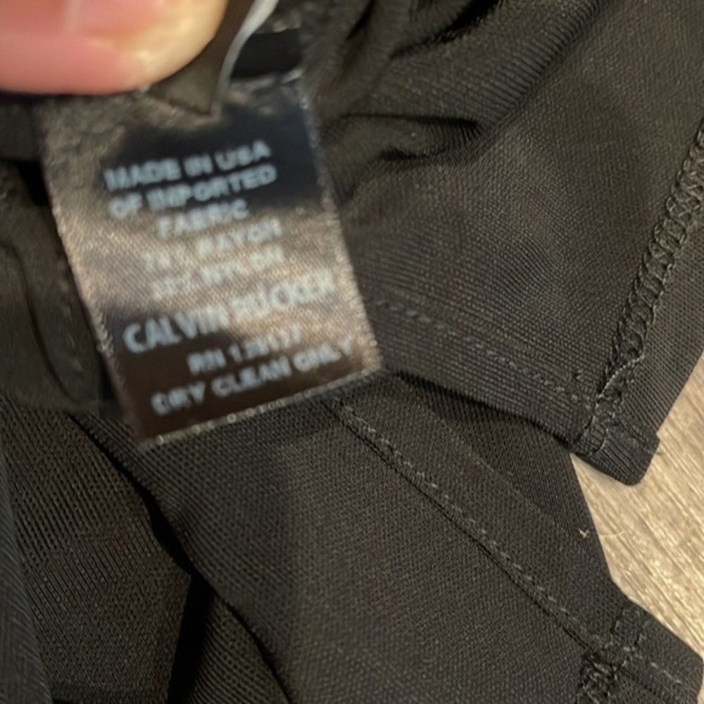 Calvin Rucker Grommet V neck body on top - Picture 4 of 5